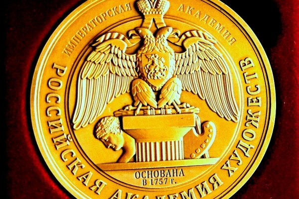 В сентябре 2020 года решением Президиума Российской академии
художеств В.М. Аникеев награжден медалью РАХ «Достойному».